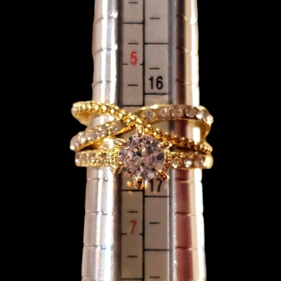 👸🏼Gold tone crystal ring set - Picture 2 of 6